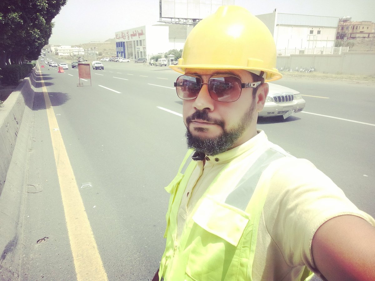 Sayed_Ahmedy's tweet photo. خليك متفائل وبص لنص دراعك الأبيض سيبك من اللي الشمس حرقته 🌚😄
#In_work https://t.co/GFOvd5GFS8
