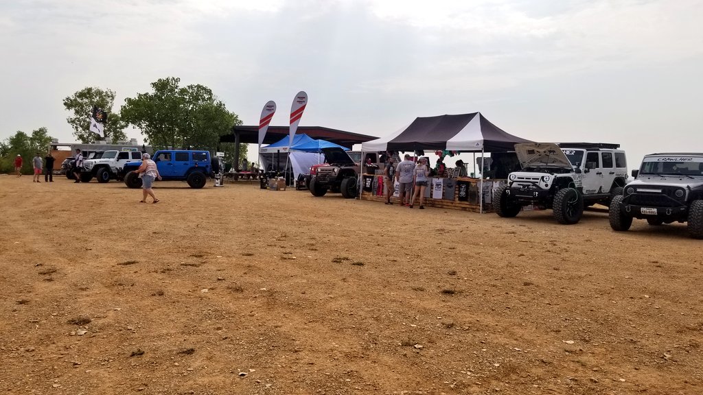 crawlher's tweet photo. BFG/DISCOUNT TIRE OFFROAD EVENT/VENDOR SHOW.
#JEEP #jeeplife #crawlhers #lifewithnolimits #weekendvibes #SaturdayFeeling #BFGoodrichTires #discounttire https://t.co/DWYNDQzYaD
