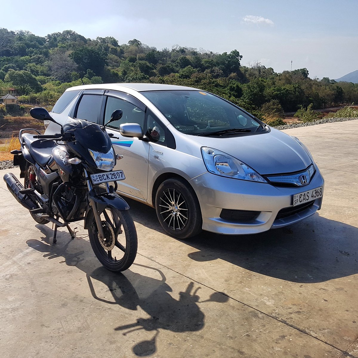 LankaTourDriver's tweet photo. #mycar #mybick #moragahakanda #srilanka #lankatourdriver #daytrip https://t.co/rkbBq8IkjK https://t.co/qh4ojEzqTP