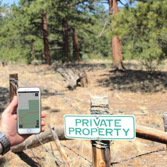 getOutly's tweet photo. Fences aren’t always marked like this one, but with OUTLY you always know where the land boundaries are.

#publicland #publiclands #keepitpublic #publiclandowner #supportpubliclands #fences #privateproperty #wander #hike #hiking #trail #trails #forest #outdoorlife #connect #outly https://t.co/FVG4qmehJt