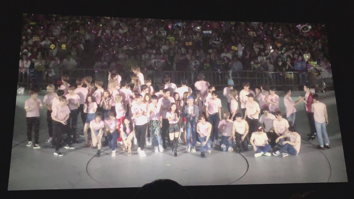 💗☁️💗 SMTOWN  2018💗☁️💗 

あ〜幸せすぎた！
ちょっと不在メンバー多めやったけど…
いや皆ほっそすぎ！美しすぎるうう〜
最後まで血圧上がりまくり鳥肌！！
シャイニちゃんの笑顔見れて良かった！
来年こそ会いに行くとか言って5年経ったけど来年こそは！
ソシ活もスパショ7も楽しみ〜余韻！