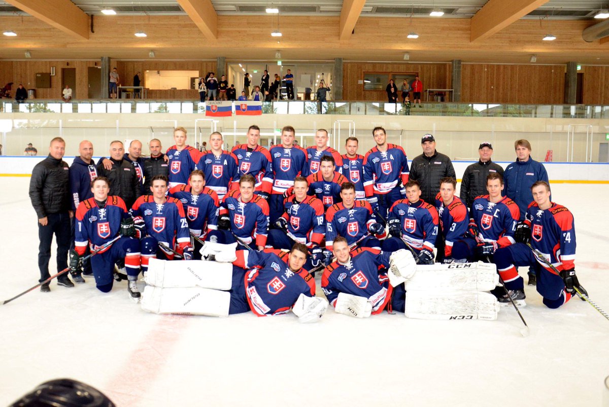 Third game and third win for #U20svk in Zürich 💪🇸🇰. 5-1 win over <a href="/deb_teams/">Deutscher Eishockey-Bund</a> means that Slovaks have finished 1st for the first time in history of Summer Hockey Challenge tournament 👏. #HockeySlovakia 🏒🥅 Kudos to <a href="/juniorskyhokej/">Juniorský hokej</a> for the photo.