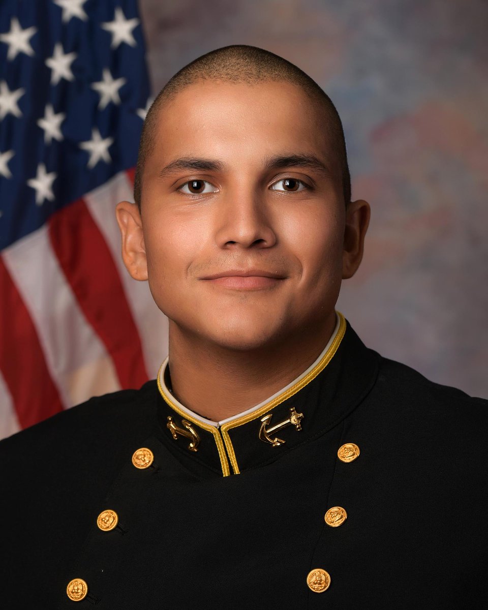 Meet sophomore guard Elijah Lugo from El Paso, Texas #NavyFootball: navysports.com/news/2018/7/28…