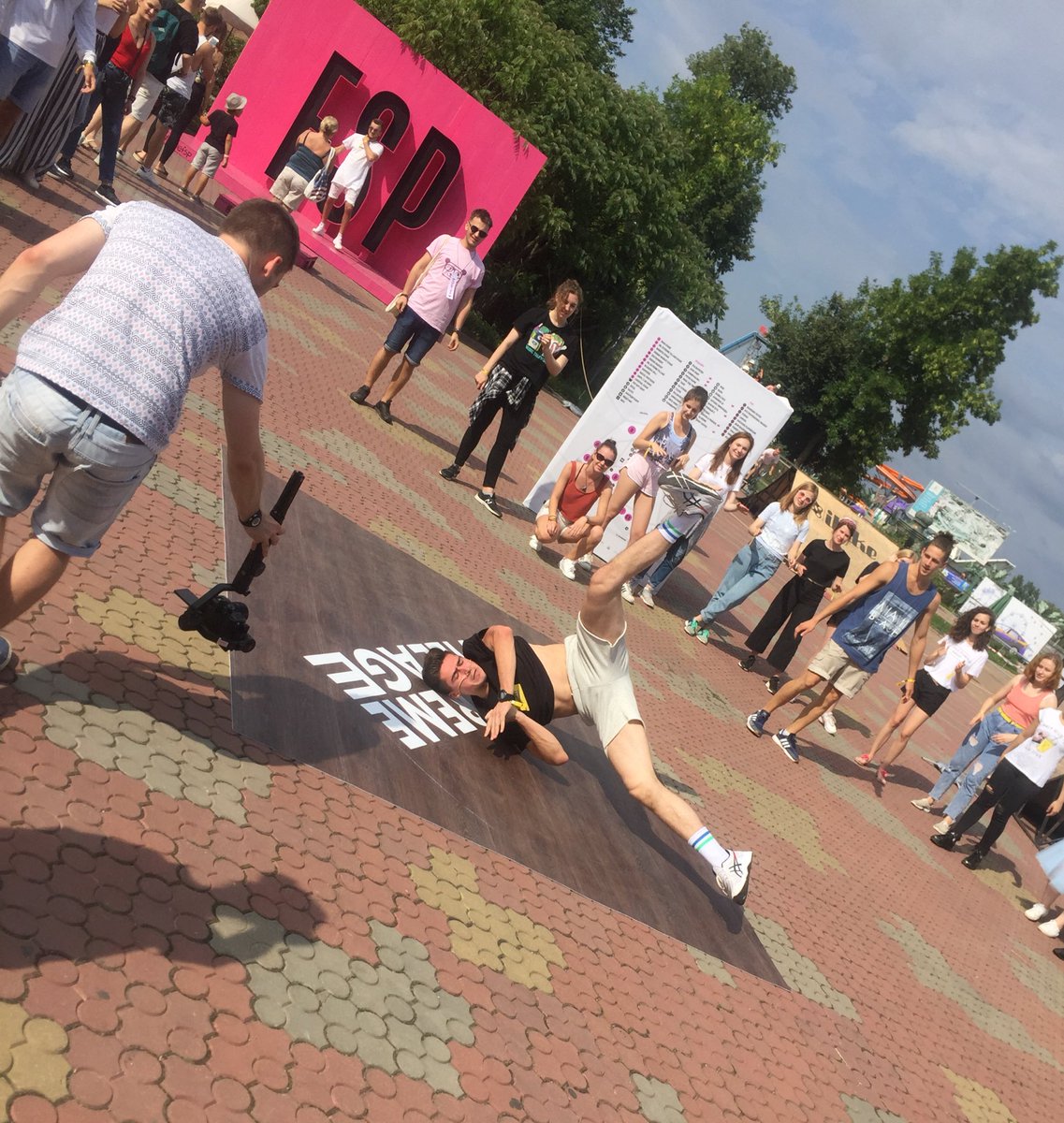 FreakyPanda_FSP's tweet photo. сфоткай типа красиво лежу https://t.co/i5eWTE7Lx0