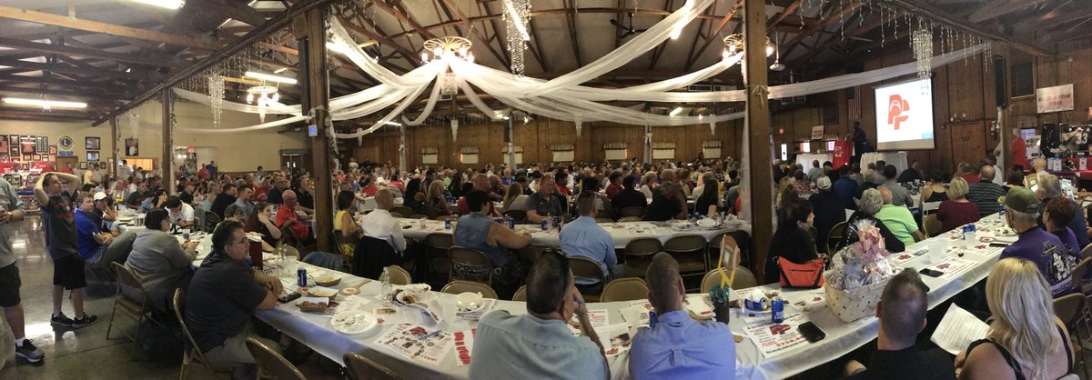 ParkersPurpose1's tweet photo. Huge night with over 400 people in attendance to celebrate our 10th Anniversary of Parker’s Purpose! Thanks to Joey Galloway, Bruce Gradkowski and everyone who attended for being a part! #donations https://t.co/1q5whbeBG0