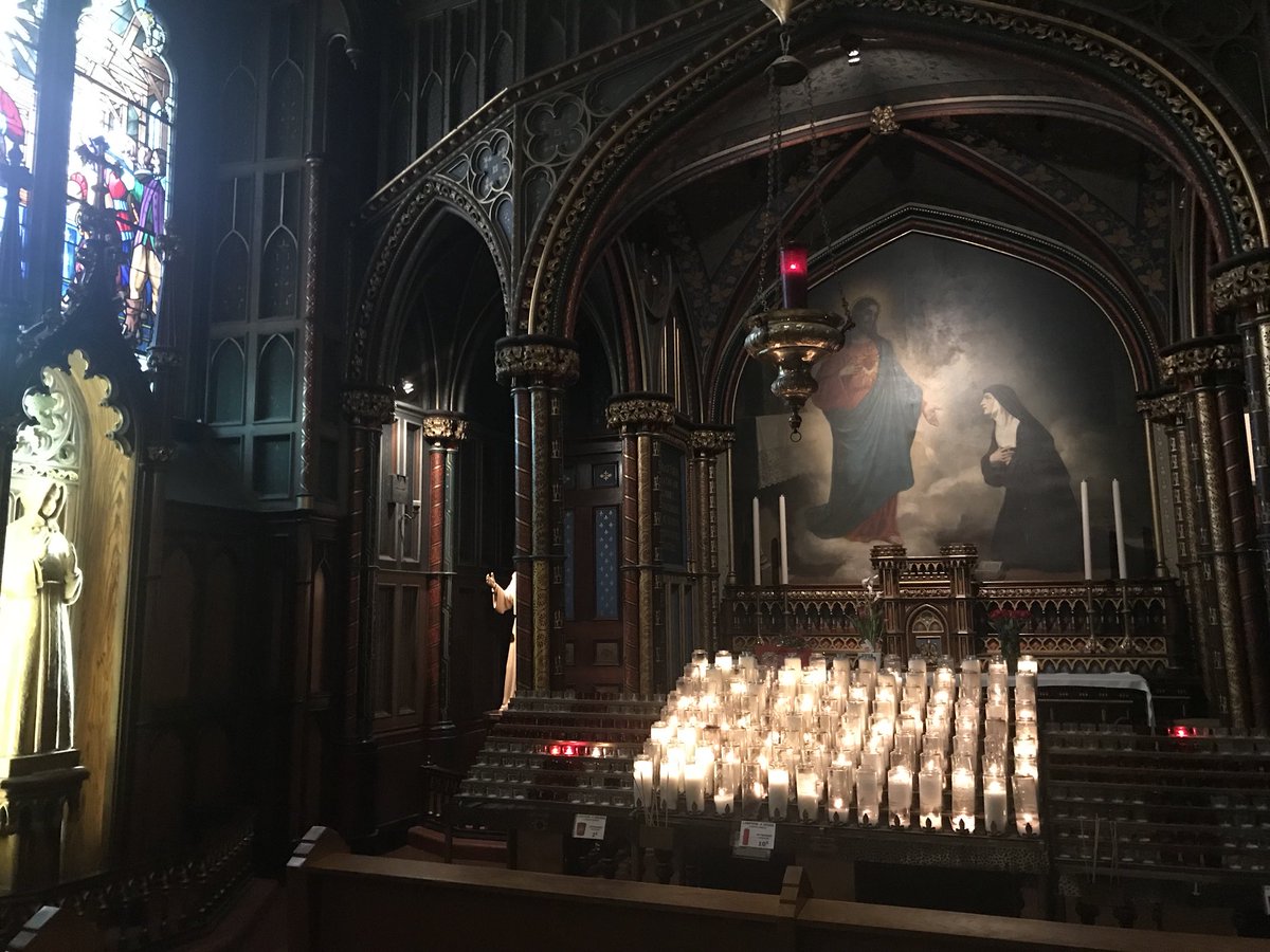 VictoryCruise's tweet image. First stop of our Saturday tour: Notre-Dame Basilica. #Montreal #SailingWithVictoryII #VictoryII