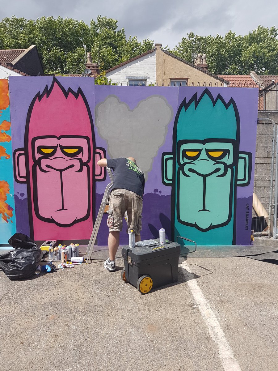ishootstreetart's tweet photo. Everyone hard at work fighting the wind today @Upfest .... #StreetArt #art #mural #graffiti #Bristol @hookedblog @StreetArtChat @streetartmagic @Bring_The_Paint @streetartersite https://t.co/nop8qoHoBC