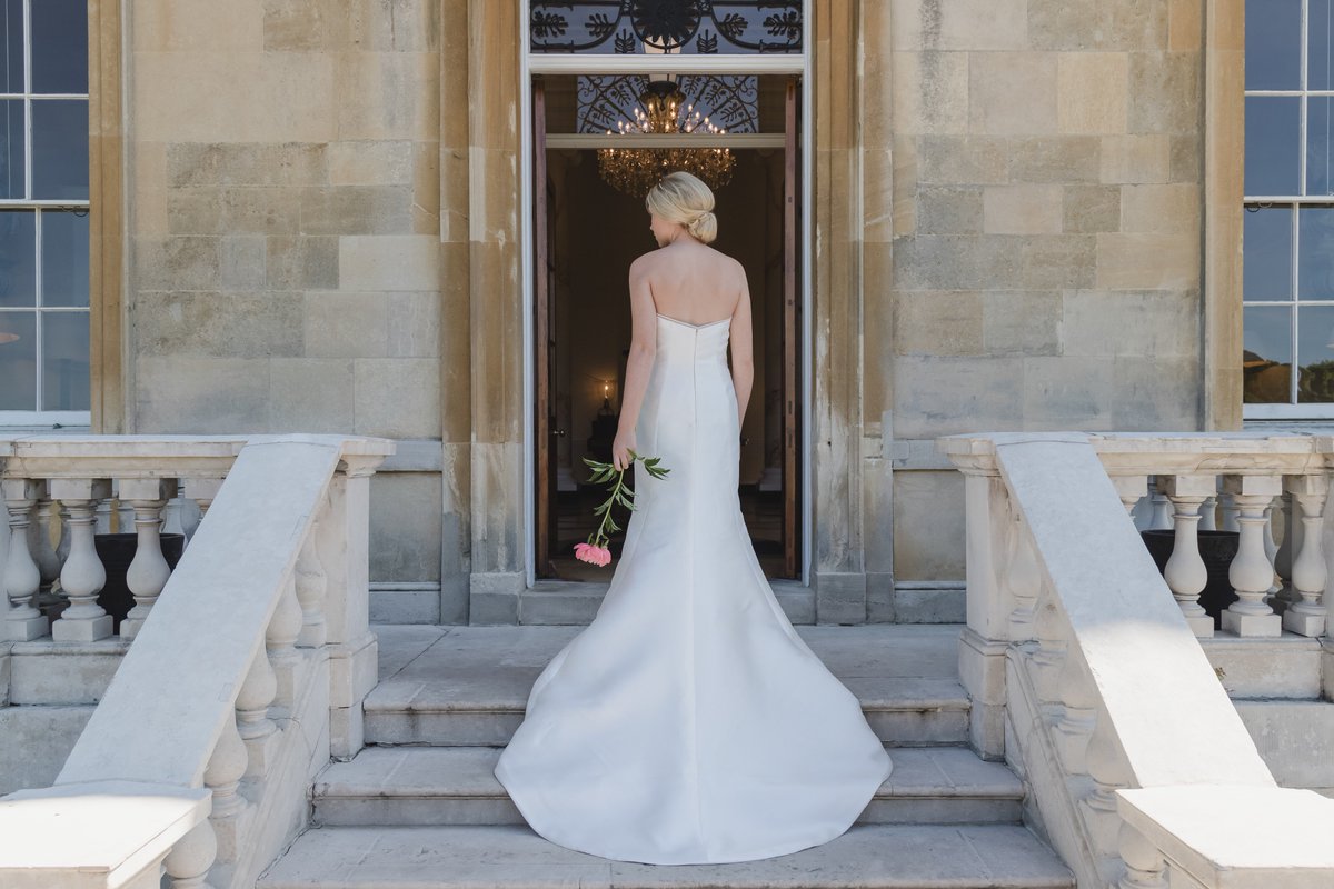 SigiKirkpatrick's tweet photo. You can see more of this shoot on the @botleysmansion blog: https://t.co/JiFJn3PDSu
with @lilysflowers1 @Rosiemakeup01 @KateCullenStyle @UNIQUEbyYevnig @Furniture4Hire @CouvertHire https://t.co/c5pstgN3q9
