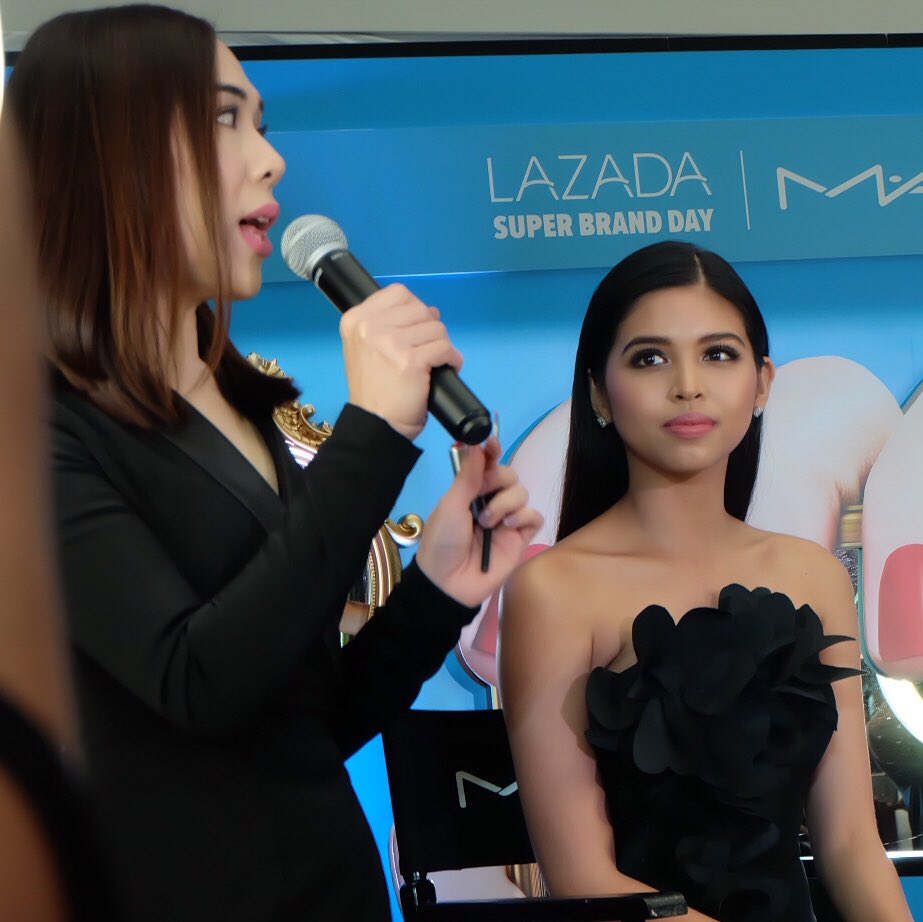 yasssph's tweet image. #yasssPHbeauty: At the #MacLovesLips event, RB Chanco applied the bestselling #RubyWoo lipstick shade of MAC on #MaineMendoza, who just announced that her #MaineForMac lippie will be out on Sept. 21 on Lazada and Sept. 23 in all MAC stores nationwide. #MaineMACLipsAtMOA
