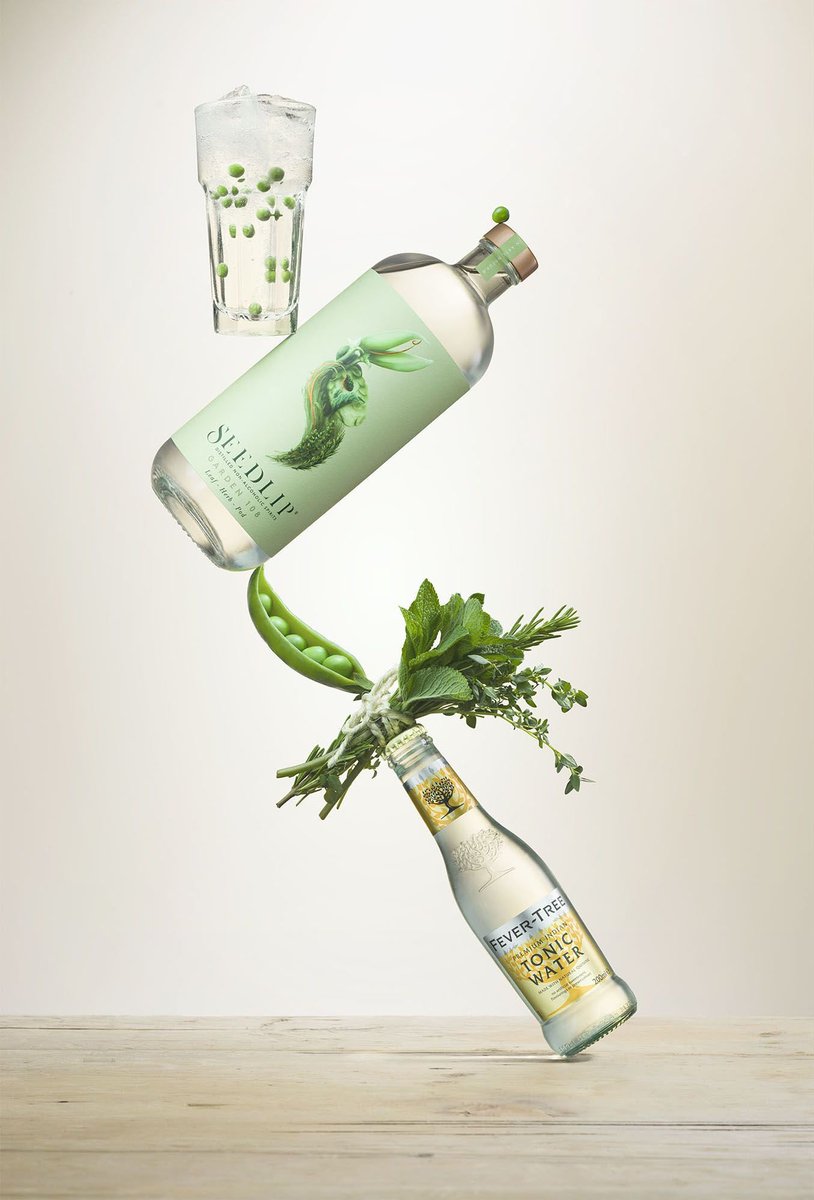 #ProTips To create this elegant shot inspired by <a href="/SeedlipDrinks/">§ Seedlip</a> and <a href="/FeverTreeMixers/">Fever-Tree Mixers</a>, we photographed and light painted each individual element to give the bottles and glass a luxurious finish then combined everything for the final composition buff.ly/2A8f3mE