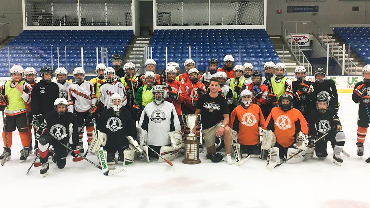 HPHL_Hockey's tweet image. Thanks to #Compuware alum @NickDonofrio_29 for bringing the @OHLHockey&apos;s Robertson Cup in a visit with the next generation.