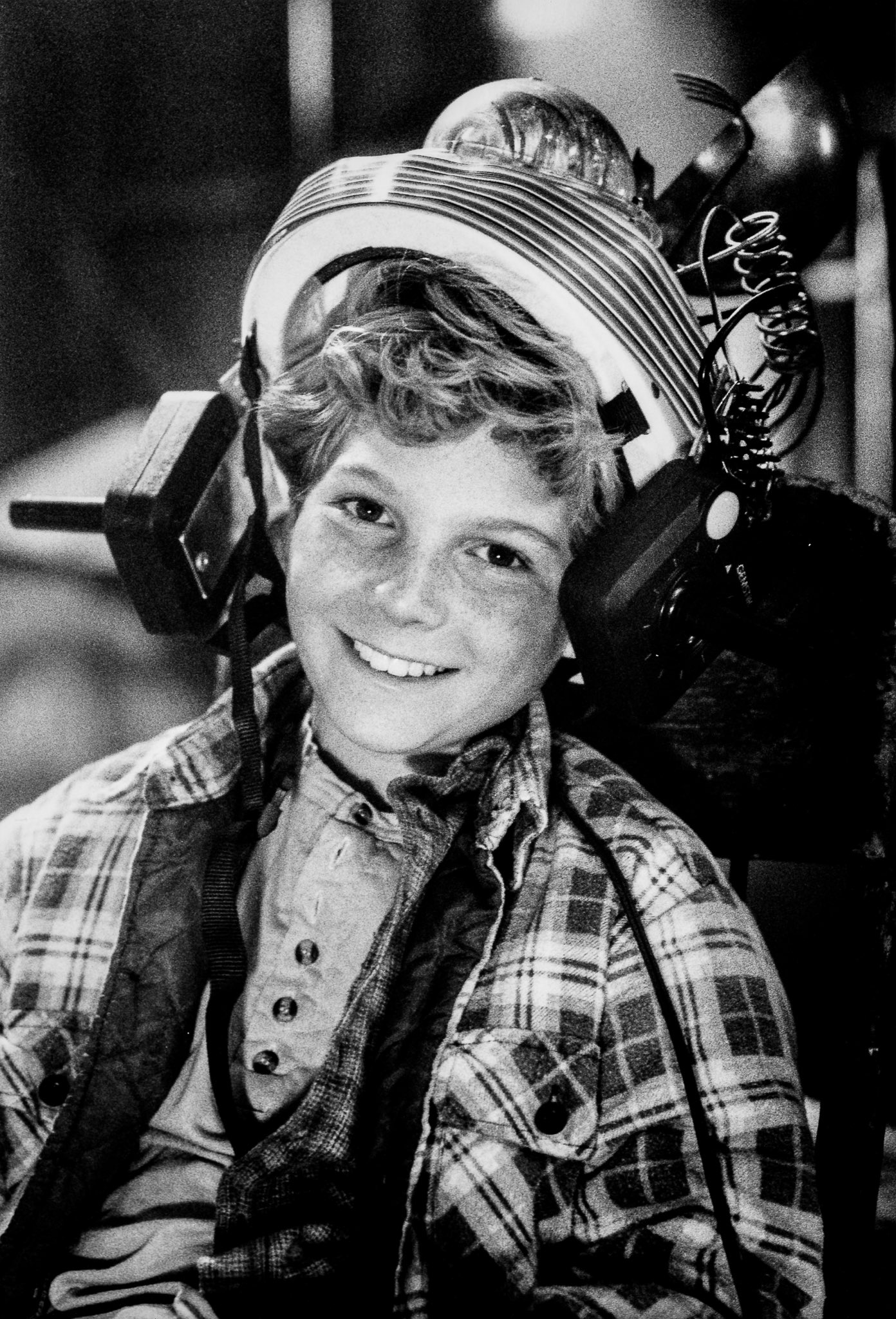 Justin Shenkarow on X: "Nothing like smiling for the camera while you  brains about to be fried!! . . . #eerieindiana #alwayssmiling #nbc #horror  #kids #classic #reboot #bringbackeerie #weird #strange #cult #photography