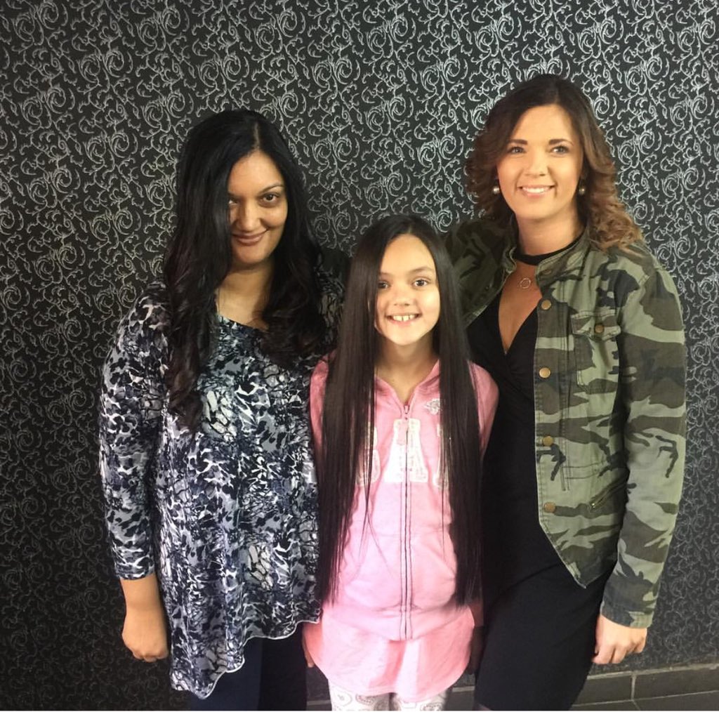 JReadsTheRoom's tweet photo. Behind the scenes peek at @LynetteAnthony of @UandBMobile at tonightโs @BWACapeTown Regional @BWASANational Awards ay @LagoonBeach โจ#hairsorted Now onto makeup! ๐ https://t.co/jylLpYoYEn