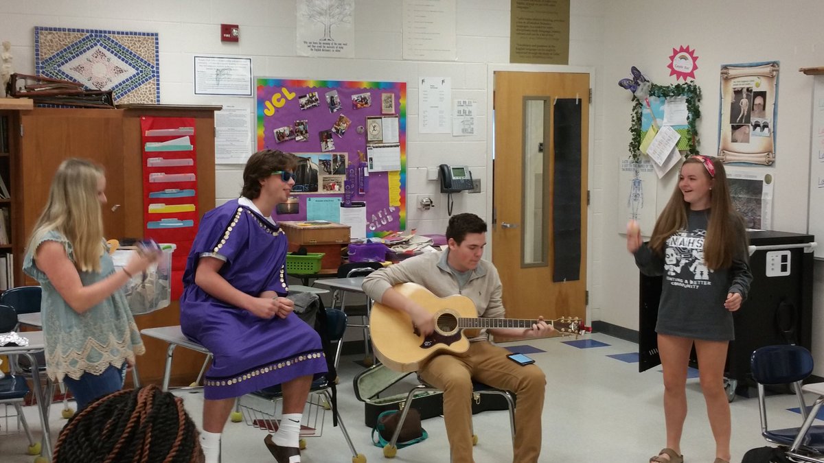 hs_latin's tweet photo. Lingua Latina vivit!
#wearepfafftown https://t.co/Gqhz7TKH43