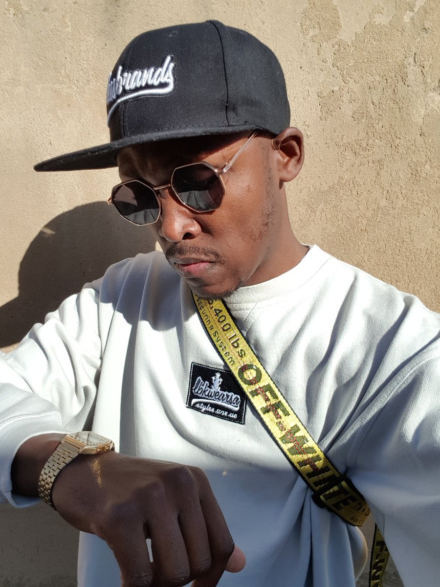 lbkwearsa57's tweet photo. #LunarEclipse did that to @Less57 thanks to Bra God the sun is lit. #lbkwearsa #LessBrands #streetfashion #fashion #FashionWeek #streetwear #SaturdayMotivation #SaturdaySwag https://t.co/PHKfeORxhr