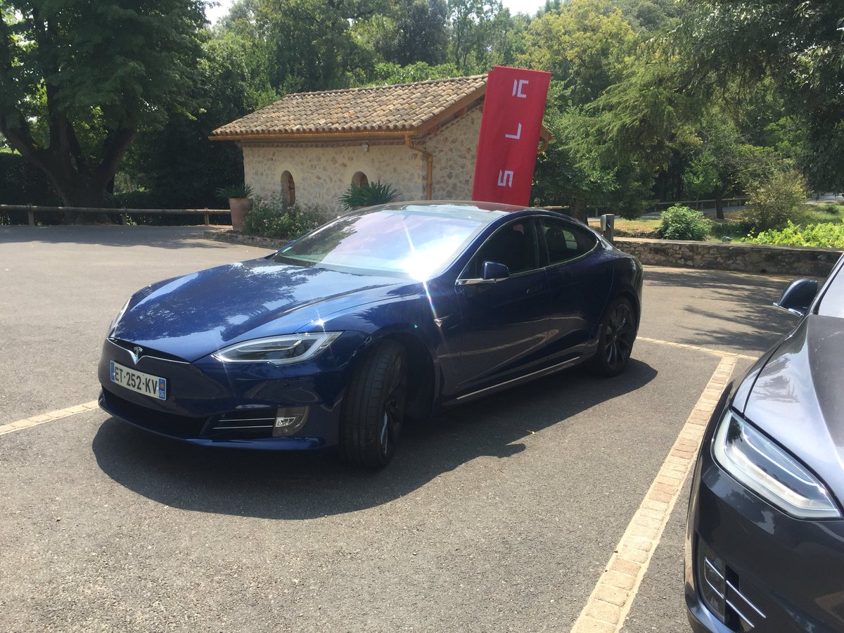 ibalix_romain's tweet photo. Merci à @Tesla pour l’essai de la P100D et du #ModeleX au #DomaineDeVerchant à #Montpellier 👌🌞 
feat @Screamz67 https://t.co/Bw9ljCVTsG