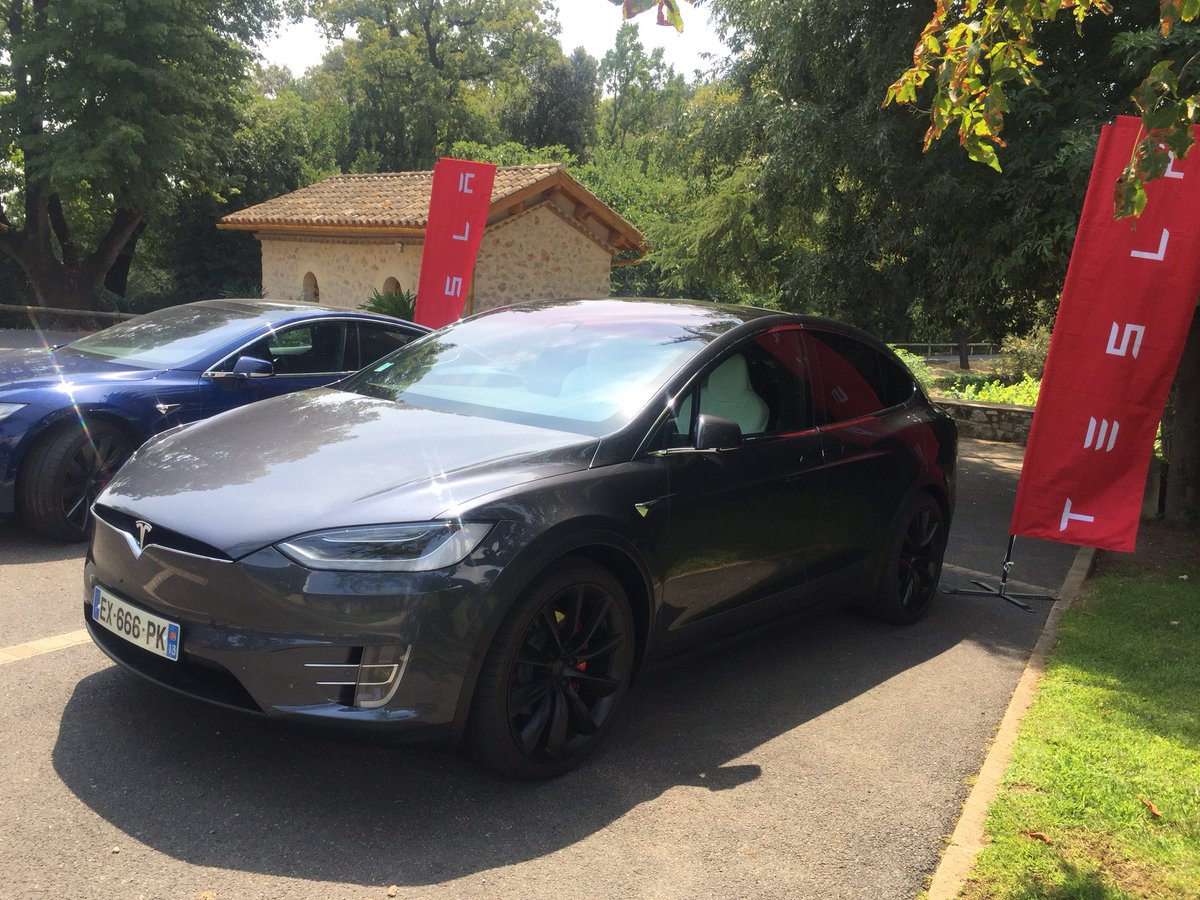 ibalix_romain's tweet photo. Merci à @Tesla pour l’essai de la P100D et du #ModeleX au #DomaineDeVerchant à #Montpellier 👌🌞 
feat @Screamz67 https://t.co/Bw9ljCVTsG