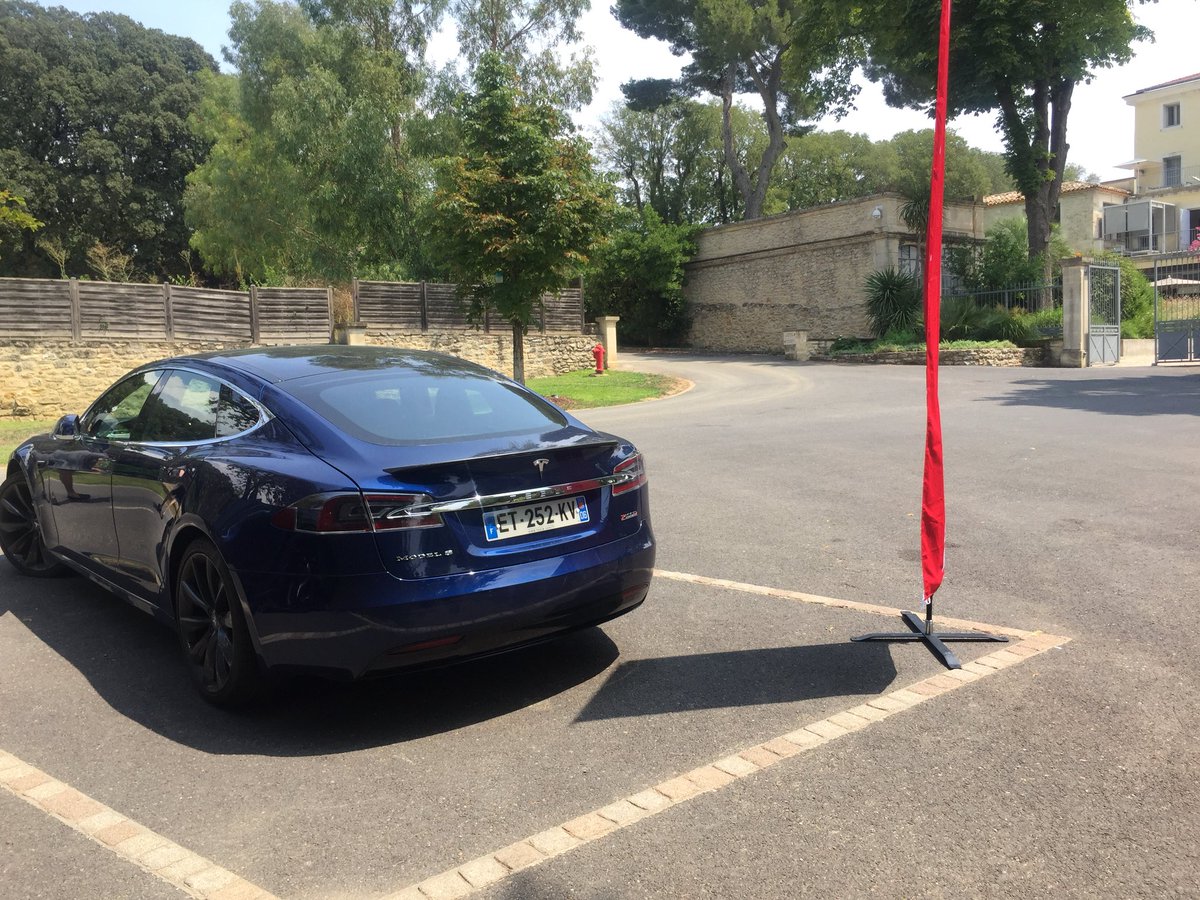 ibalix_romain's tweet photo. Merci à @Tesla pour l’essai de la P100D et du #ModeleX au #DomaineDeVerchant à #Montpellier 👌🌞 
feat @Screamz67 https://t.co/Bw9ljCVTsG