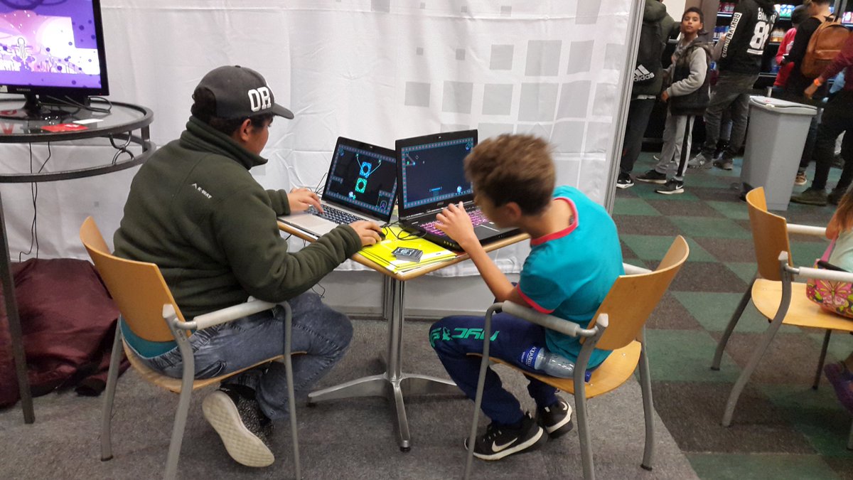 Having fun play testing <a href="/entangledgame/">entangled</a> at #EGE2018! 🕹️🏋️‍♂️ 

So far so good. Getting good feedback and having a blast 🚀

#gamedev #indiedev