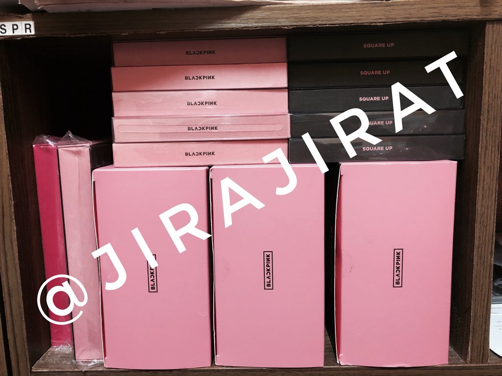 jirajirat's tweet photo. [บน] บนเพิ่ม ถ้าเกิดได้สิทธิ์เข้าไซน์ 1 ใน 70 แจกบงเพิ่มอีก1อัน ตอนแรก แจกบั้ม ver. Black กับ ver. Pink อย่าละ 1 บั้ม ตอนนี้เพิ่มบงไปอีก 1 อัน แค่รีอย่างเดียวก็ได้ ประกาศผลพรุ่งนี้(29 ก.ค.61)หลังรู้ผลmoonshot #moonshotxlisa #moonshotthailand #BLACKPINK https://t.co/vyPHKO0eWz