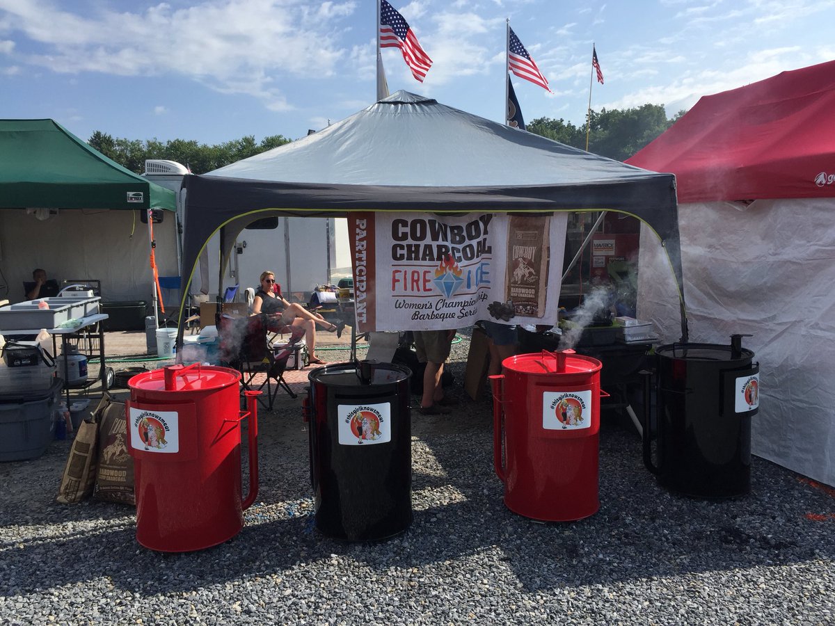TravisKoshko's tweet photo. Judging BBQ today in the shadow of my old intermediate school. Literally.
“Smoke in the Grove” BBQ competition in Spring Grove, Pennsylvania, 17362. It’s nice to be home. #KnowYourZipcode @KCBBQSOCIETY https://t.co/bne5JruOGX