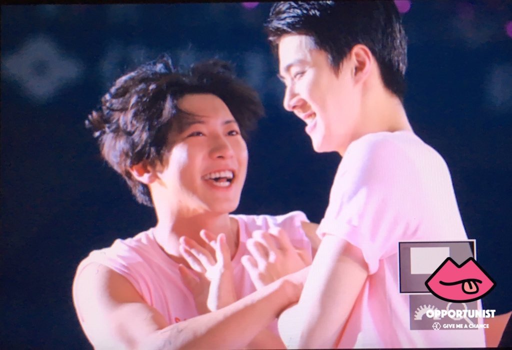 oshactvities's tweet photo. sehun and chanyeol smiling brightly while playing and being happy together [2018] https://t.co/Fx2yPnCY8o