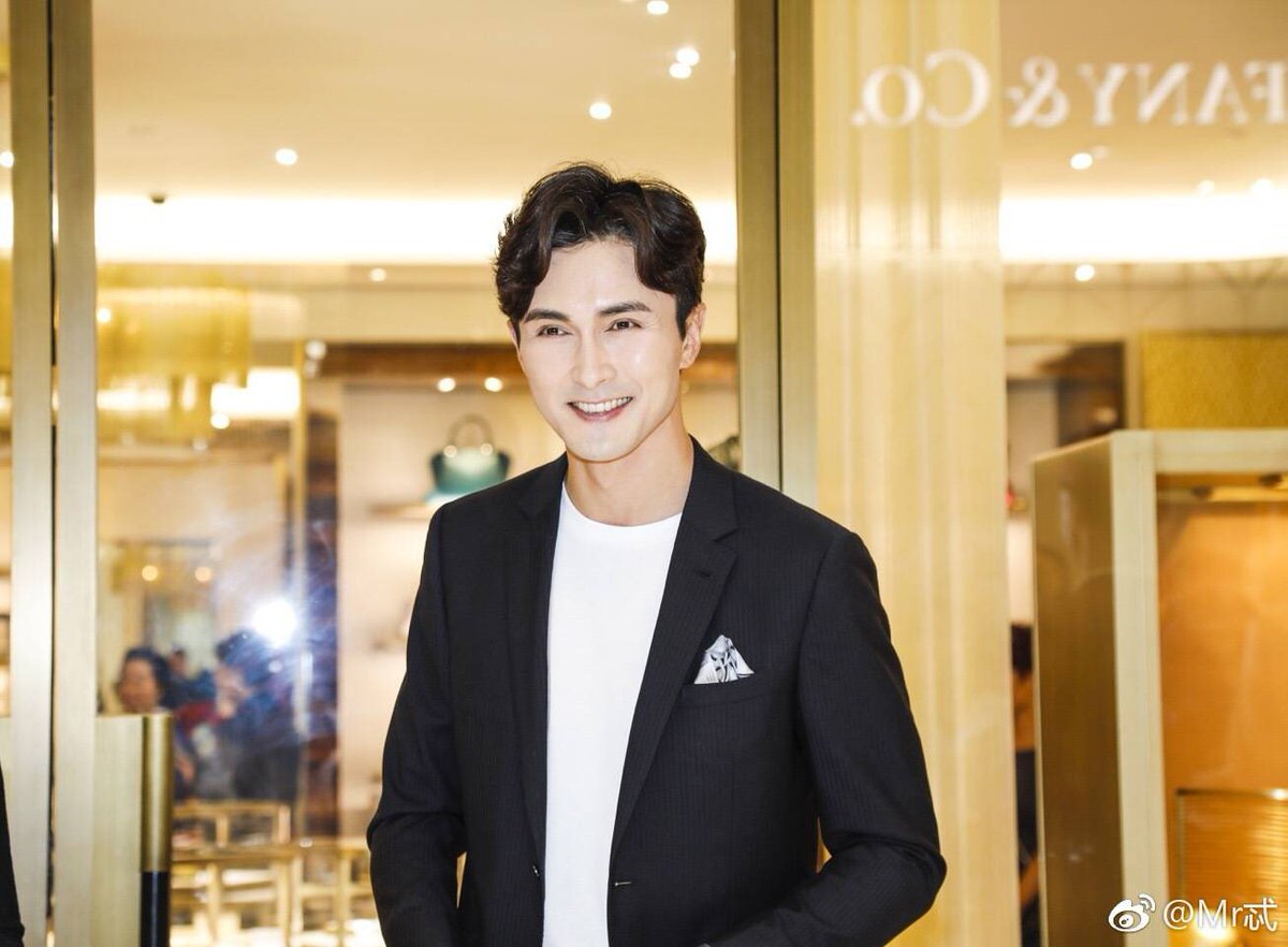 VengoKnight's tweet photo. Gao Weiguang at Xian Cartier. Pics from this link https://t.co/IobN1Vg1Nb https://t.co/YDeeFSSga3