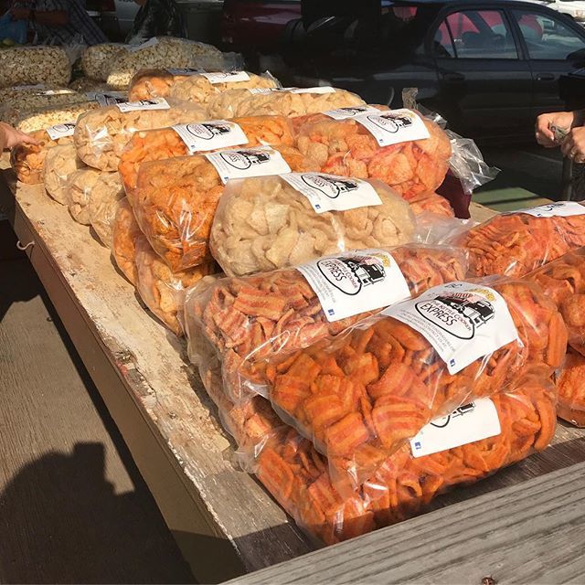 SalemVaMarket's tweet photo. Pork Rinds, Pork Rinds, and MORE Pork Rinds! Come get yours at the Salem Farmers Market from the Kettle Cooker Express on Stall #1
#knowyourfarmer #samplesalem #howilocal #shoplocal #farmtofork https://t.co/YrlX4XS61Z https://t.co/JSYd2AwSuP