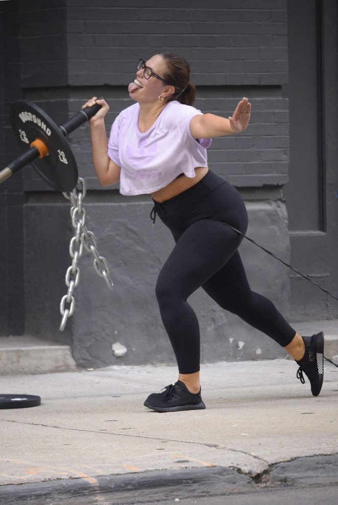 thegrahamdaily's tweet photo. Sorry I’ve been MIA…here’s some badass gym pics of our queen from these past weeks💕 https://t.co/AoZrtpljva