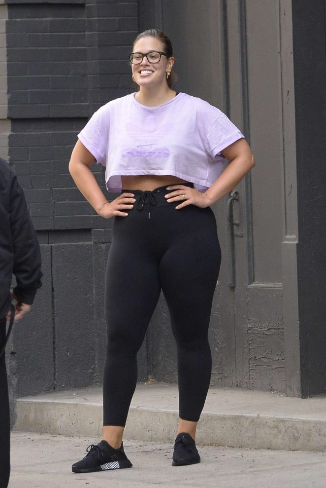 thegrahamdaily's tweet photo. Sorry I’ve been MIA…here’s some badass gym pics of our queen from these past weeks💕 https://t.co/AoZrtpljva