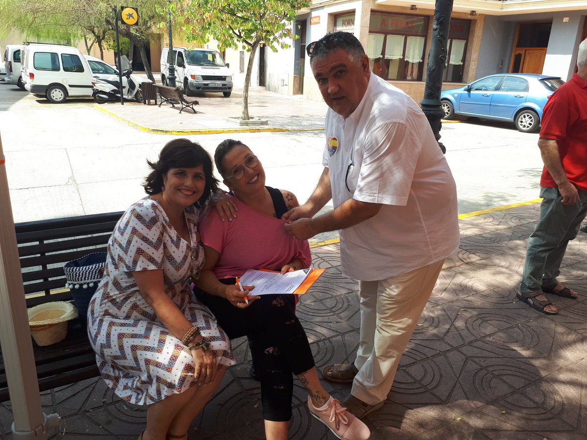 titonsancho's tweet image. 1a carpa del nuevo Grupo Local de @CiutadansCs en #Perafort. 3 afiliados y 10 simpatizantes ya se han embarcado en nuestro proyecto. Som-hi!