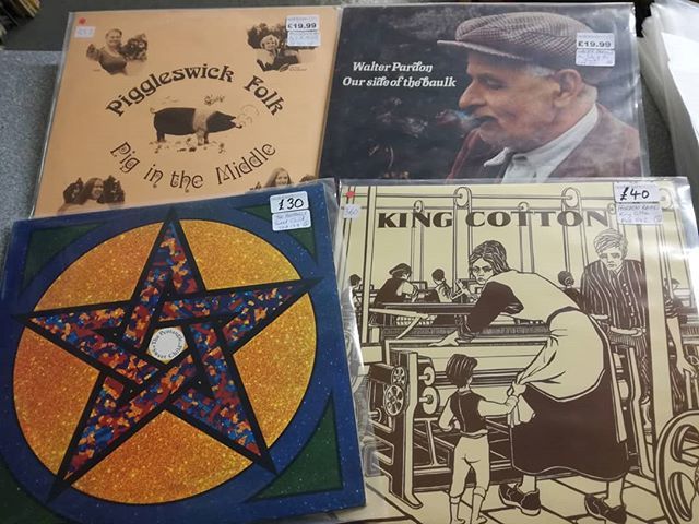 beatdownncl's tweet image. More of the folk LPs that we bought in this week. #pentangle #hordenraikes #piggleswickfolk #walterpardon #folk #folkvinyl #folkmusic #vinylporn #recordcollector #records #recordcollection #transatlanticrecords #folkheritagerecordings #leaderrecords  #ne… ift.tt/2AjpELF