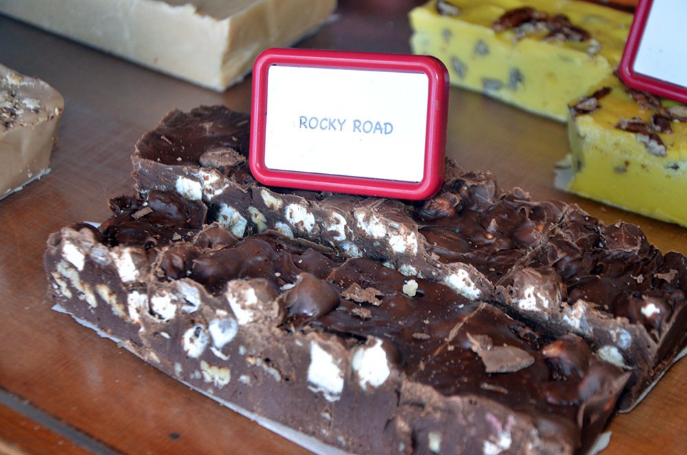 AppleValleyCafe's tweet photo. Rocky Road? Tennessee Turtle? What's your favorite flavor of our homemade fudge? Purchase yours online or in-store today...you deserve it! #SweetLife #HomemadeFudge https://t.co/40QhC7ms8f https://t.co/MjFjnX1s0G
