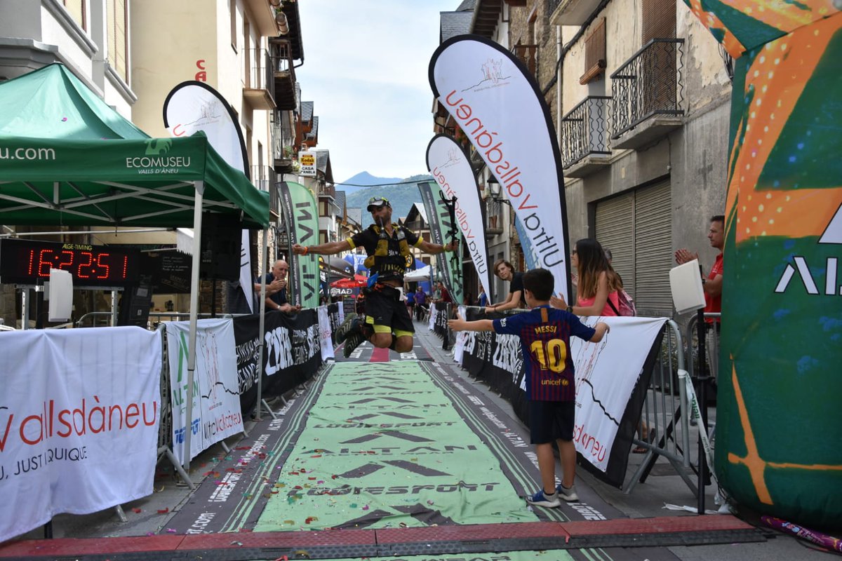 UTVallsdAneu's tweet image. 🥈 Pepelu Ballester, arribant a meta en 2a posició de la #UTVA

16h22&apos;

Uau! 💪🏼💪🏼💪🏼