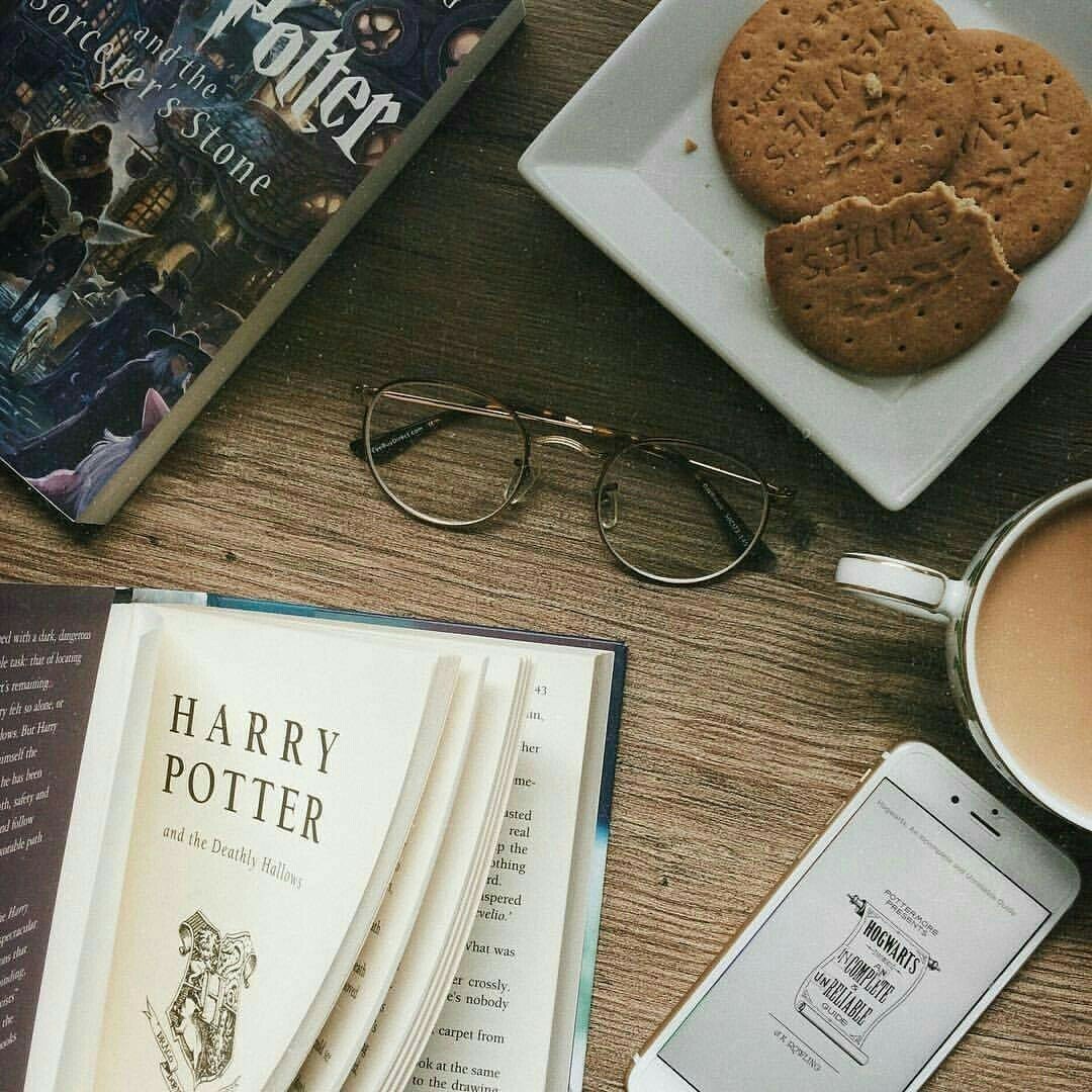 Butopia2's tweet photo. أليس أمراً كارثياً إن وجدنا عالمنا خالياً من الكتب ؟!
#تيم_يوتوبيا 🌍🌸 https://t.co/3dmQ9NCc8s