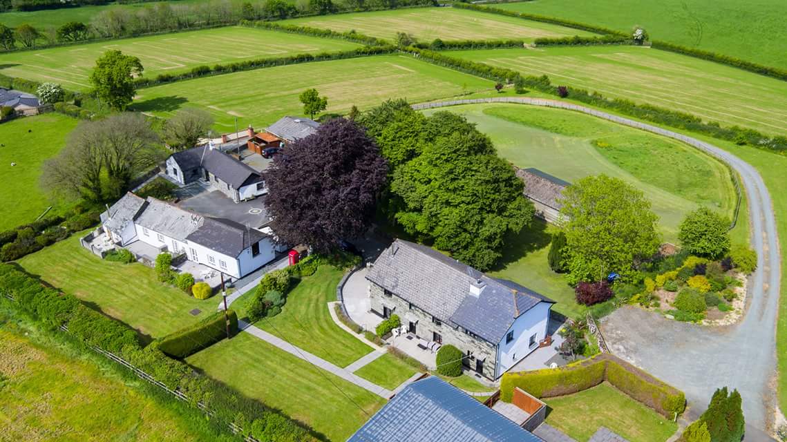 I've been working alongside <a href="/BamhamRentals/">Flexible Rentals at Bamham</a> specialising in #flexiblerentals for people looking to #Relocate to #Cornwall for over #2years #outsidethebox #Launceston

 (<a href="/BamhamRentals/">Flexible Rentals at Bamham</a>): x.com/BamhamRentals?… pic.x.com/pw9Yep6607