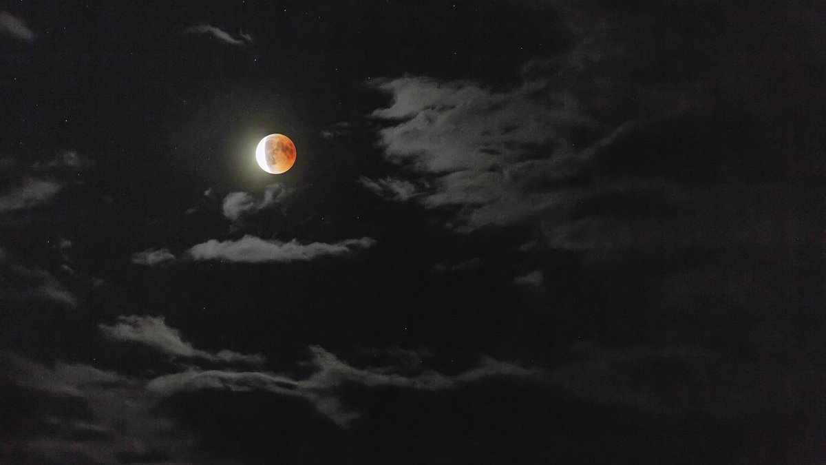 Eclipse de #Lune du 27 juillet 2018.
Facebook
bit.ly/2oc0h7B 
<a href="/AstorgBruno/">Bruno ASTORG</a> #france #bretagne #rennes #photographe #photography #Eclipse #Sky #night #EclipseDeLune