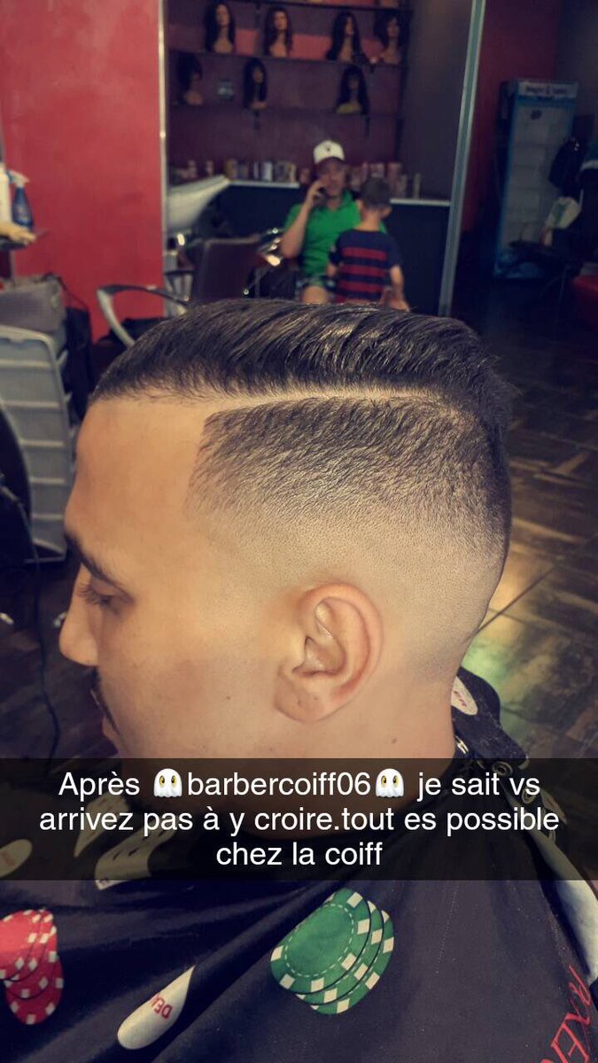 CoiffBarber's tweet photo. @henni_mo je peux faire des miracles si tu veux , là ça va plus t’es dégradé besoin d’un coup de lame de précision ! #BC06 https://t.co/JESLTwNp1D