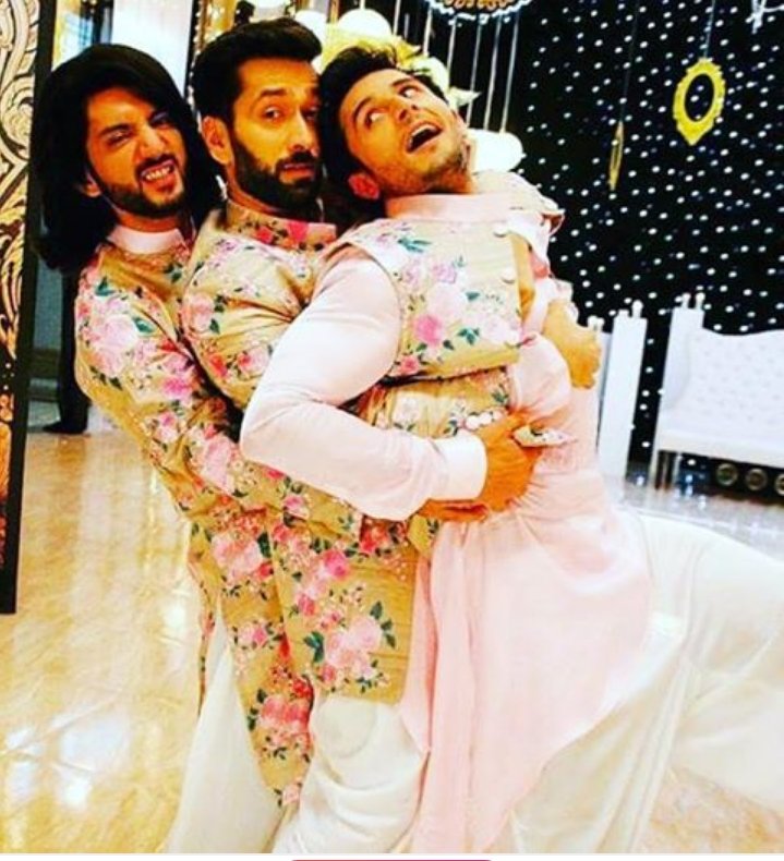 blazing_scars's tweet photo. Their togetherness blossom on the cutest glory, real to reel it's highlighted..... 
This bond of them 😘 
@KUNAL_JAISINGH @Mattooleenesh @NakuulMehta
❤
#HBDKunalJaisingh https://t.co/ouUDrCyZgi