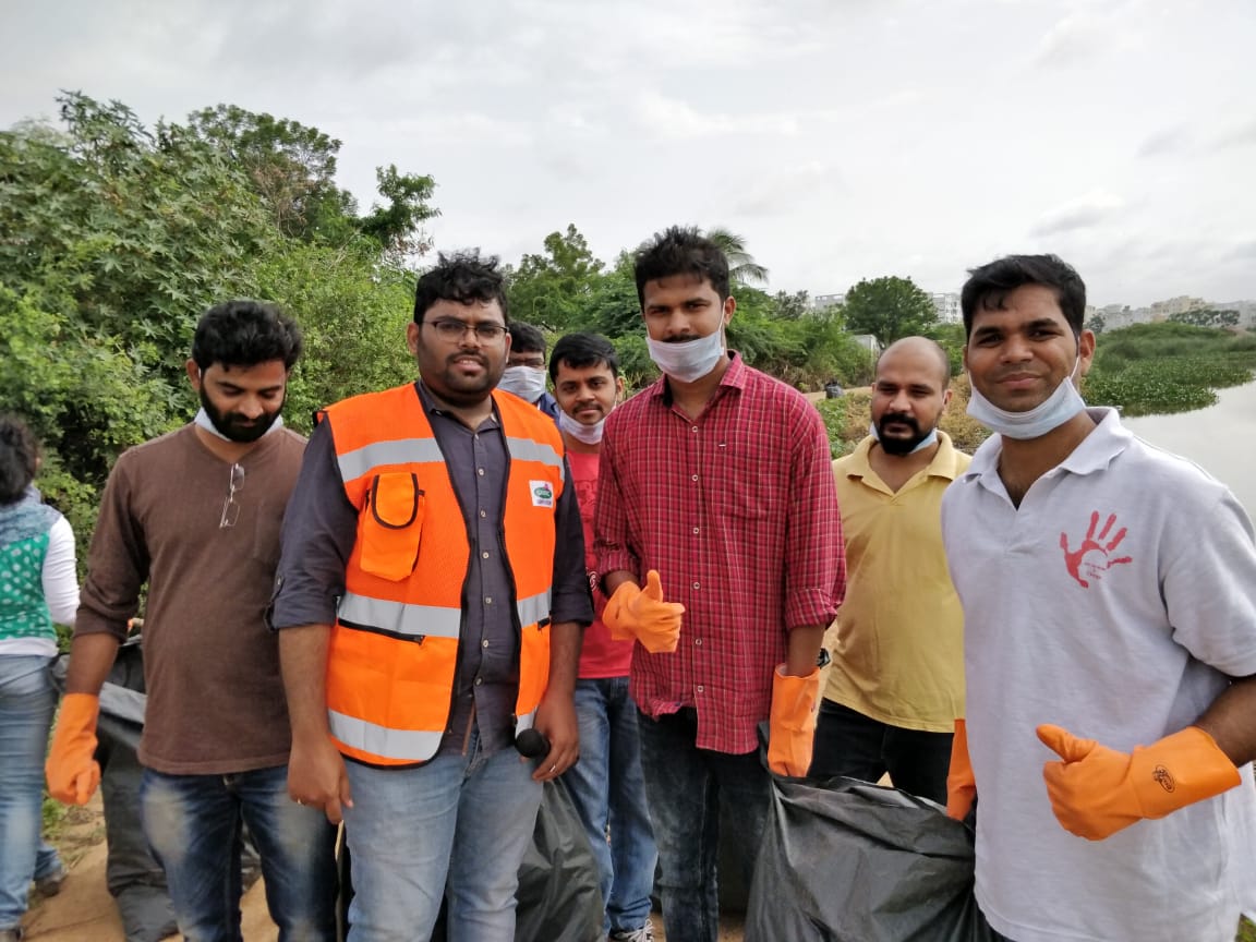 vcanmakechange's tweet photo. Week3: Lake cleaning.
Great initiative by @GHMCOnline .
#GHMC #TeamGHMC #SwachhHyderabad #swachhbharat #SwachhTelangana #internship #SHIP2018 #Wcmc #teamwcm #lake #cleanlake https://t.co/cKVhNBJ16i