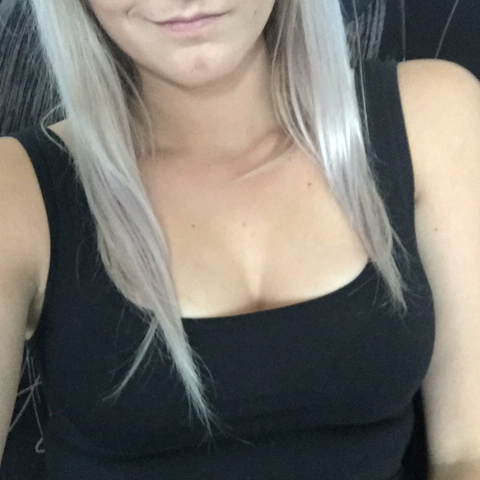 MissDaniDomme's tweet photo. I'm going clubbing tonight my pathetic little #piggies, and I've got expensive tastes. Want to add some minuscule amount of worth to your life? Drain your wallet and buy me some drinks. #findome @rtfemdom1 @RTfaggot #paypiggie #paypig #cashcow #walletdrain #domme https://t.co/HboYufADH0