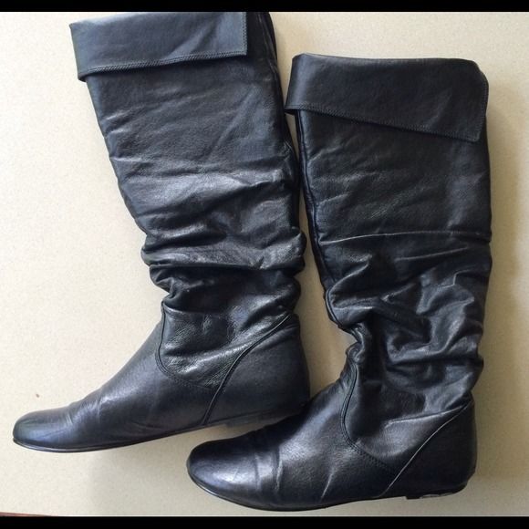 BootButler's tweet image. Boot slouch creates seams that can crack or wrap your boots. That's where Boot Butler can help. Our design is proven to help boots keep their shape for longer for years of enjoyment, all while organizing your boot collection! #Boots #BootButler #Organize #OrganizedLife #Style