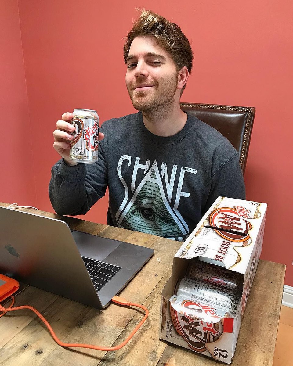 IDC_USERNAME's tweet photo. @awrestaurants @DAVHQ YOU GUYS SHOULD SPONSOR @shanedawson !!!! ........just a thought #shanedawson https://t.co/ag2k9v9IaQ