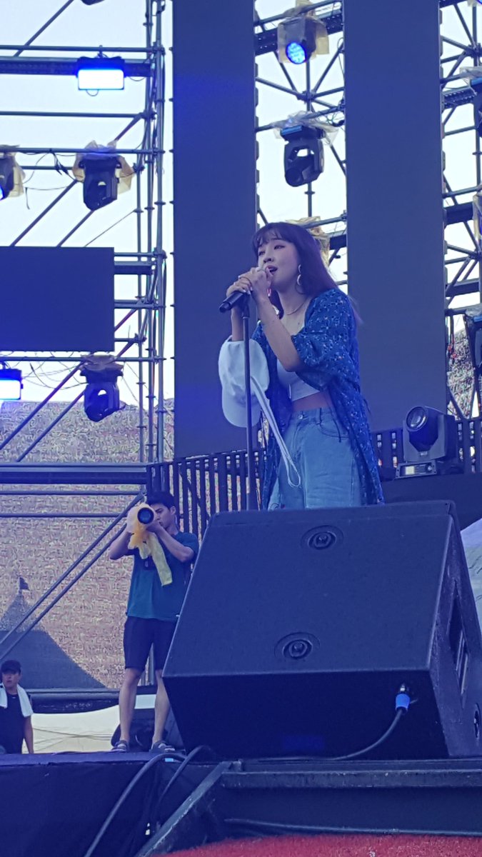 4M_jiyoonizer's tweet photo. JiYoon performing at a festival 180728 3 https://t.co/okQXTyNbVm