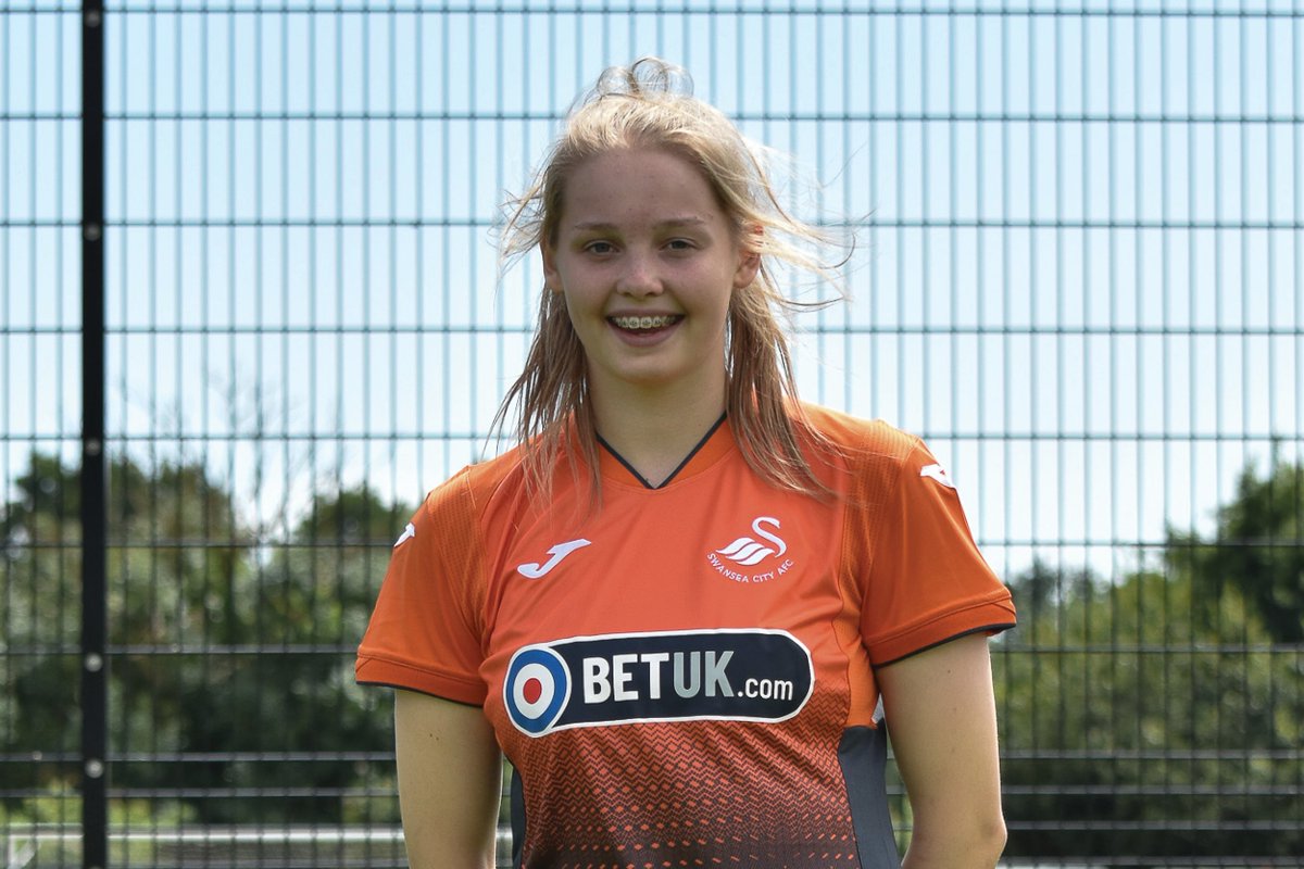 ✍️ Welcome to midfielder Charlotte Arnesen-Williams who has become our latest summer signing.

#CroesoCharlotte