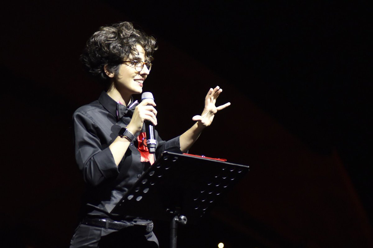 Popsophia's tweet photo. Lucio Battisti è un ostetrico delle emozioni. Anche  Socrate si definiva una levatrice: dialogando riusciva a far partorire le emozioni del suo interlocutore, così come fa Battisti con le sue canzoni.
@lucreziaercoli 

#VorreiNonVorrei
#popsophia2018 https://t.co/ONSYSHgrhT