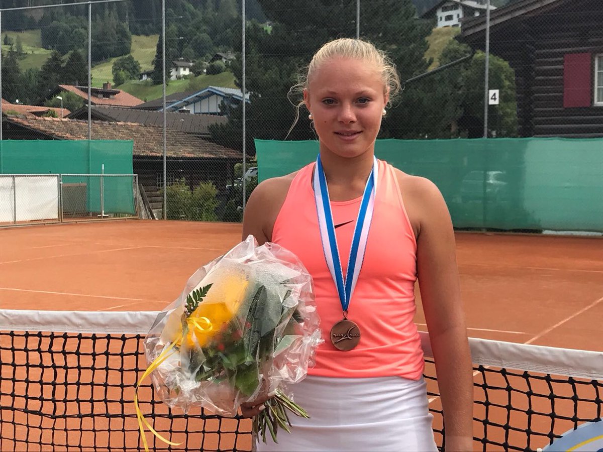 wirseb's tweet photo. Joanne #Züger aus #Sissach gewinnt an der Europameiterschaft der Juniorinnen im #Tennis die Bronzemedaille. #itf #klosters #bronze https://t.co/UGhZLRF3RG