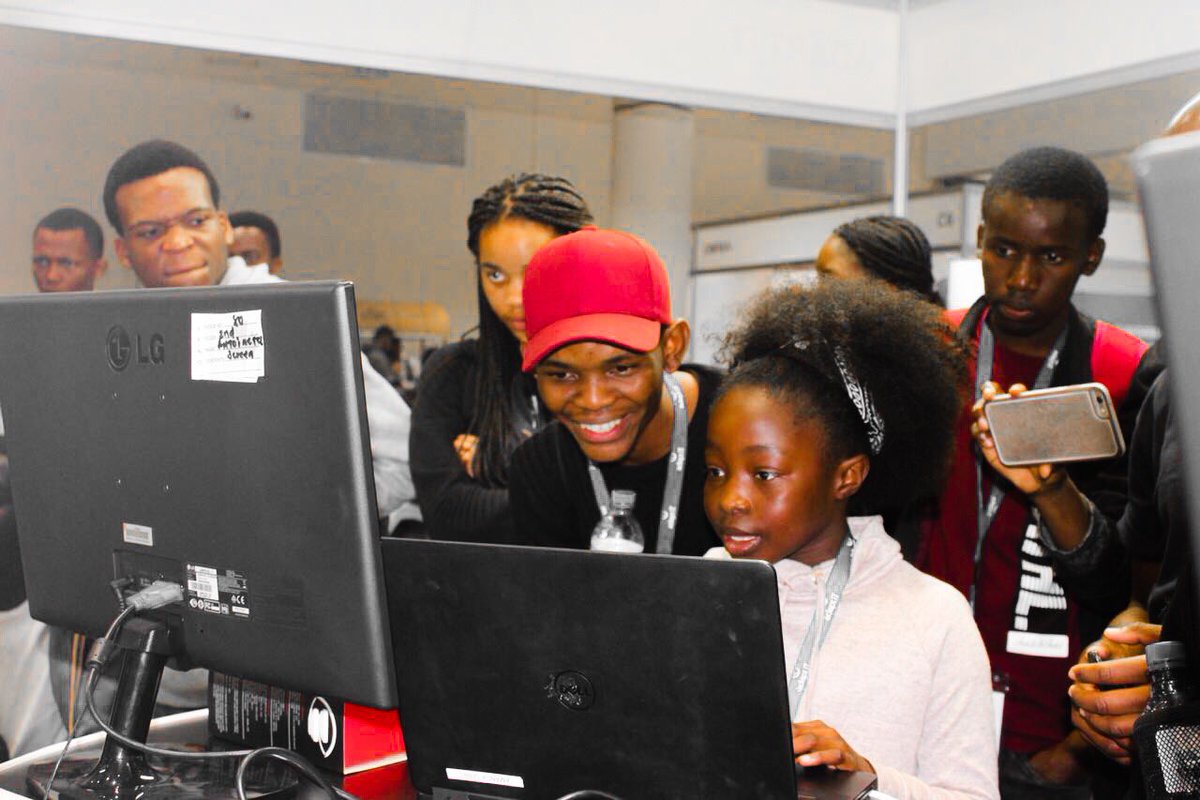 social_coding's tweet image. Our youngest Social Coder couldn’t help but join in on the fun and won herself a pair of wireless headphones after coding a game! @STEM_CareerExpo #SocialCodingxSTEM #STEMCCExpo