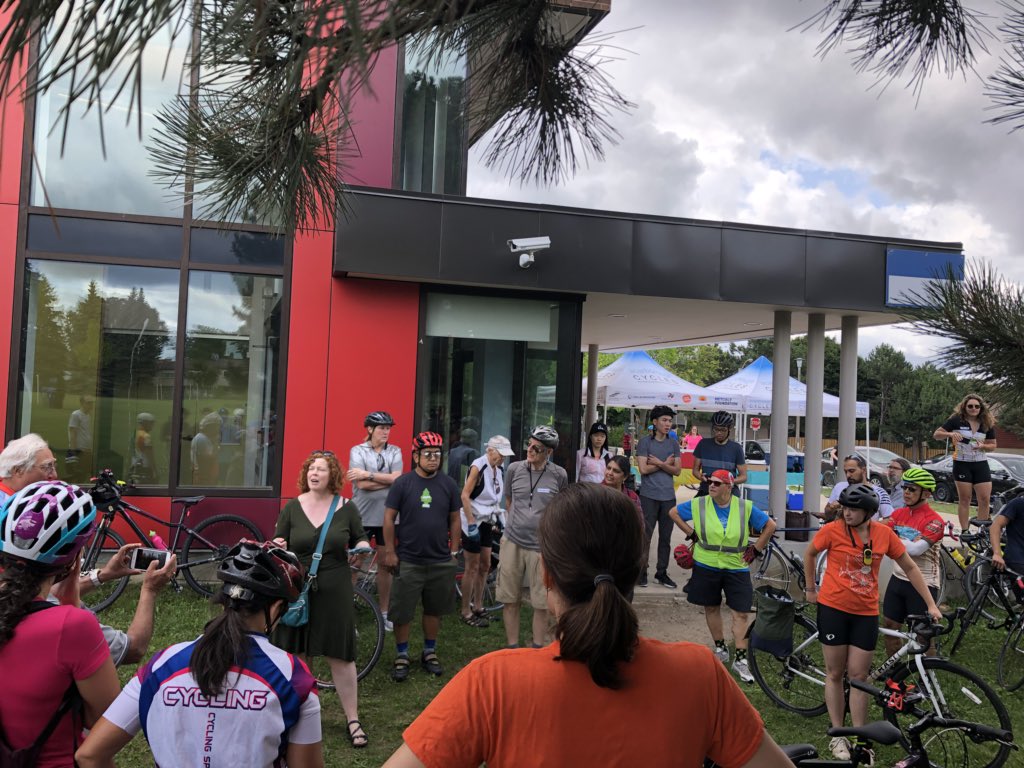 DumasRaphael's tweet image. .@lizjsutherland meets us at the start of the Scarborough North Green Loopz. Talking about @ScarbCycles work building #bikeTO culture in Scarborough.
Also #buildTheGrid @CycleToronto campaign, demanding main streets be included in Toronto’s bike network. cycleto.ca/buildthegrid