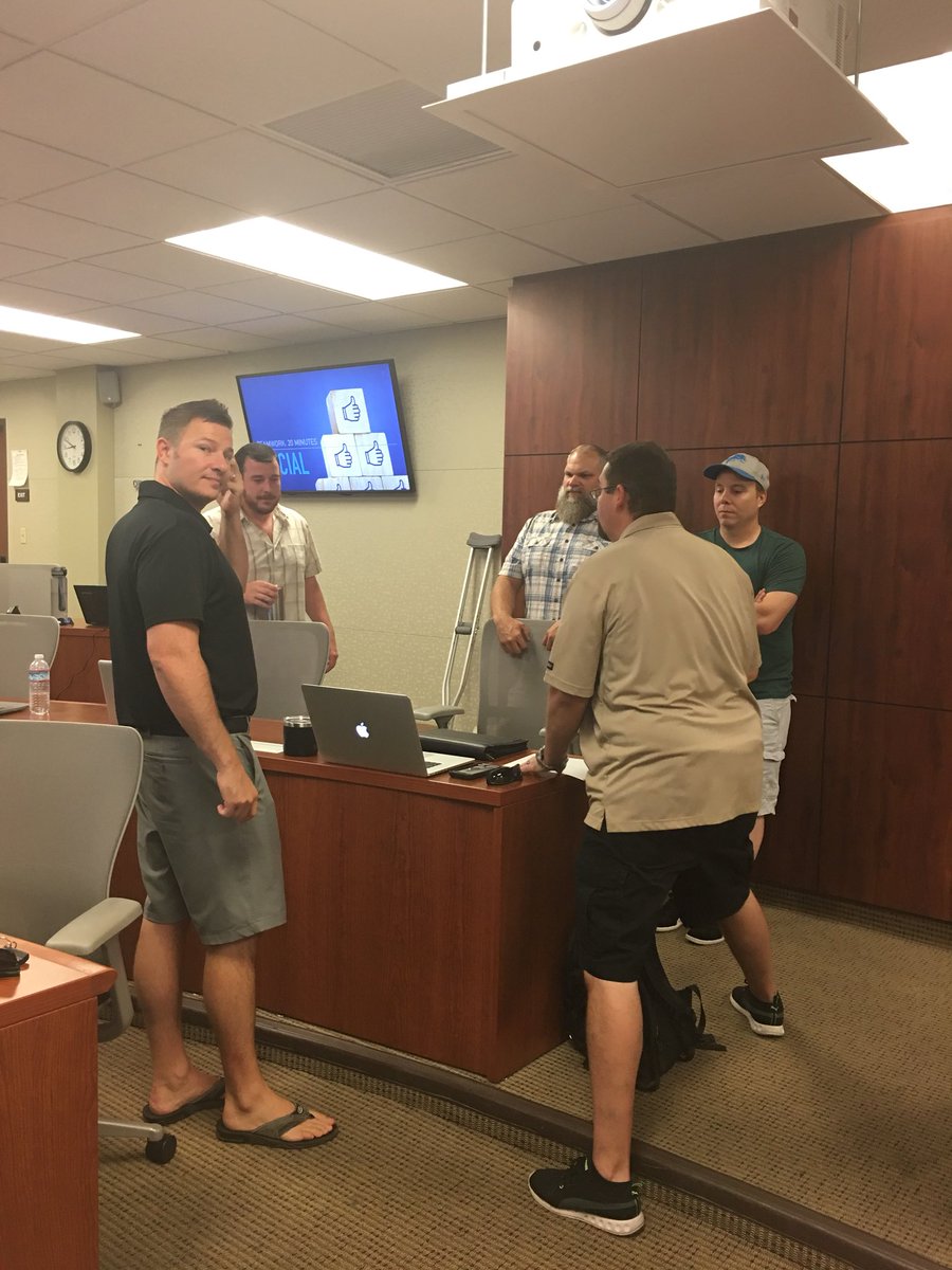 jamieharr68's tweet photo. The gathering of the minds ! #FSUEMBA https://t.co/p8sZLoyglW